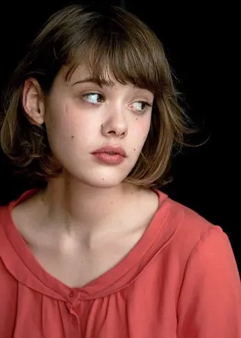 Mathilde Warnier Biography: Model, TV Shows, Height, Age, Net Worth, Partner, Movies, Awards, YouTube, Nationality