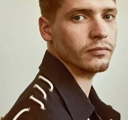 Billy Howle Biography: TV Shows, Net Worth, Height, Movies, Age, Wife, Awards, YouTube, Nationality