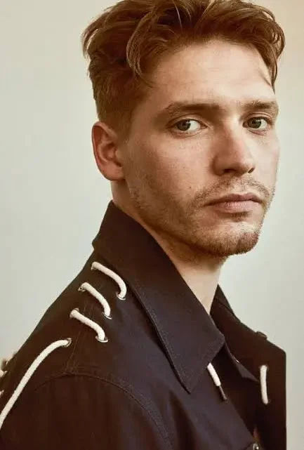 Billy Howle Biography: TV Shows, Net Worth, Height, Movies, Age, Wife, Awards, YouTube, Nationality