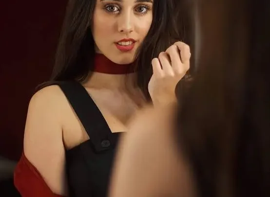 Daniela Flombaum Biography: Facebook, Ethnicity, Boyfriend, Age, Net Worth, Height,  Movies, Songs, Parents, Concerts