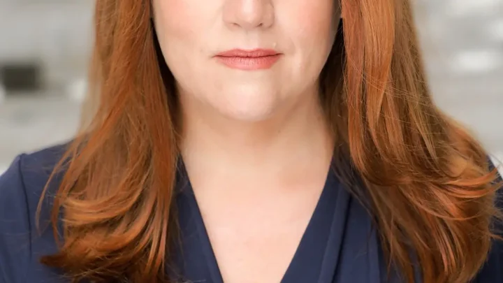 Donna Lynne Champlin Biography: Age, Husband, Son, Net Worth, Height, Movies, Education, Awards, Ethnicity, Instagram