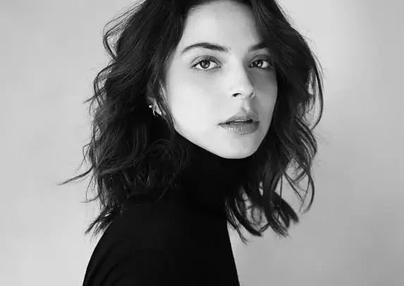 Gisselle Kuri Biography: Brothers, Age, Height, Net Worth, Netflix, Career, Husband, Movies, TV Shows