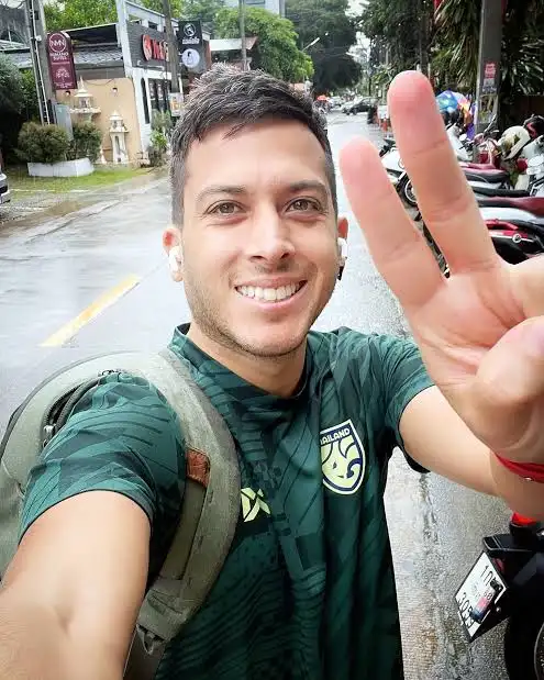 Alex Tienda Bio: Wife, Kids, Age, Net Worth, Travel, YouTube, Pilot, Career, Wikipedia