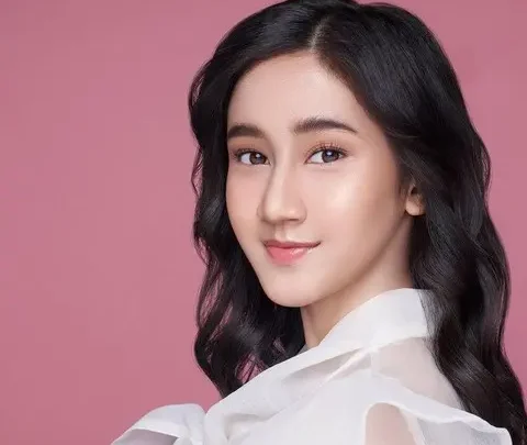 Keisya Levronka Biography: Ethnicity, Movies, Husband, Parents, Songs, Net Worth, Age