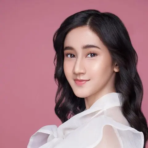 Keisya Levronka Biography: Ethnicity, Movies, Husband, Parents, Songs, Net Worth, Age