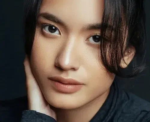 Arawinda Kirana Biography: Ethnicity, Parents, Movies, Religion, Net Worth, Books, Age, Height