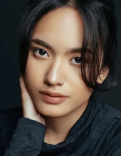 Arawinda Kirana Biography: Ethnicity, Parents, Movies, Religion, Net Worth, Books, Age, Height