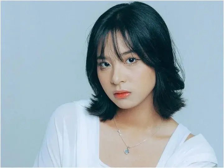 Azizi Asadel Biography: Ethnicity, Parents, Net Worth, Awards, JKT48, Movies, Songs