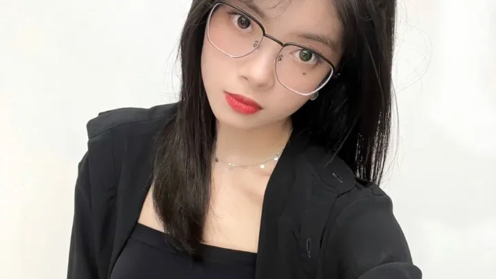 Fiony Alveria Tantri Biography: Ethnicity, Parents, Instagram, Net Worth, JKT48, Age, Height, Partner