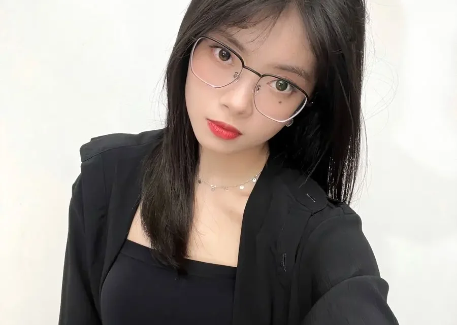 Fiony Alveria Tantri Biography: Ethnicity, Parents, Instagram, Net Worth, JKT48, Age, Height, Partner