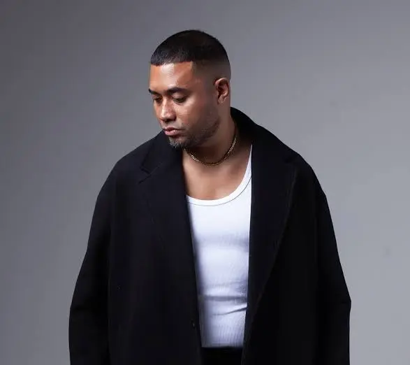 Rayen Pono Biography: Wife, Age, Height, Ethnicity, Songs, Instagram, Net Worth, Children