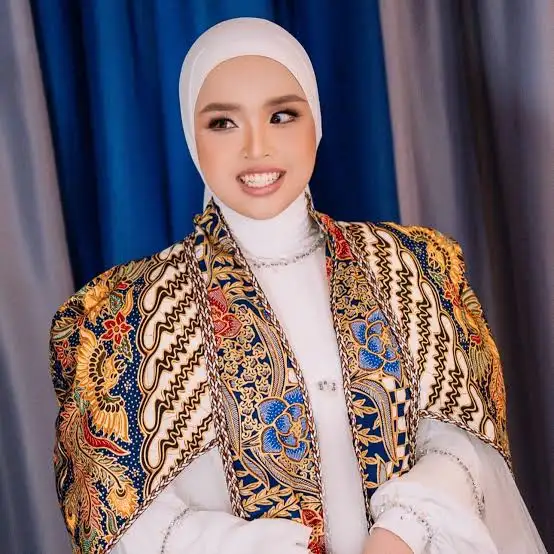 Putri Ariani Biography: Awards, Songs, Real Name, Height, Age, Ethnicity, Religion, Net Worth