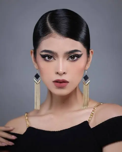 Jharna Bhagwani Biography: Instagram, Husband, Ethnicity, Age, Son, Parents, Net Worth, YouTube, Songs