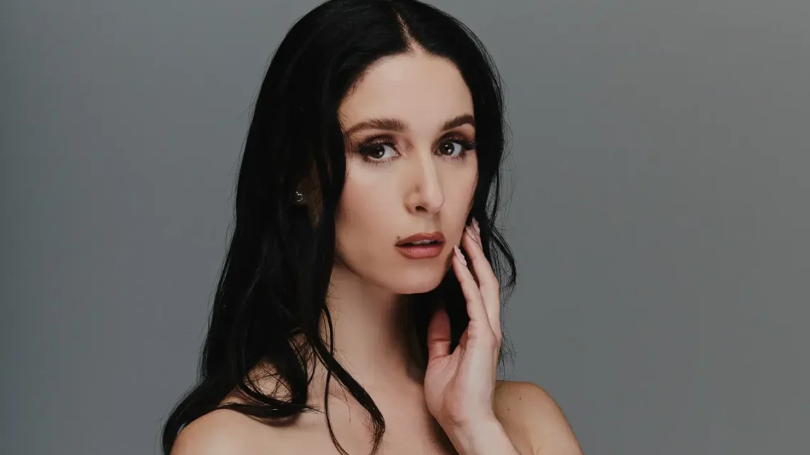 Francisca Valenzuela Biography: Net Worth, Age, Parents, Height, Songs, Spouse, Kids