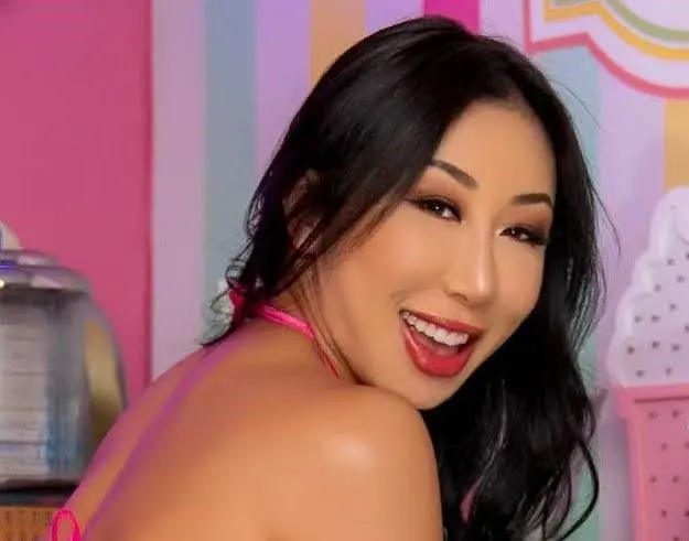 Nicole Doshi Biography: Ethnicity, Parents, Onlyfans, YouTube, Net Worth, Awards