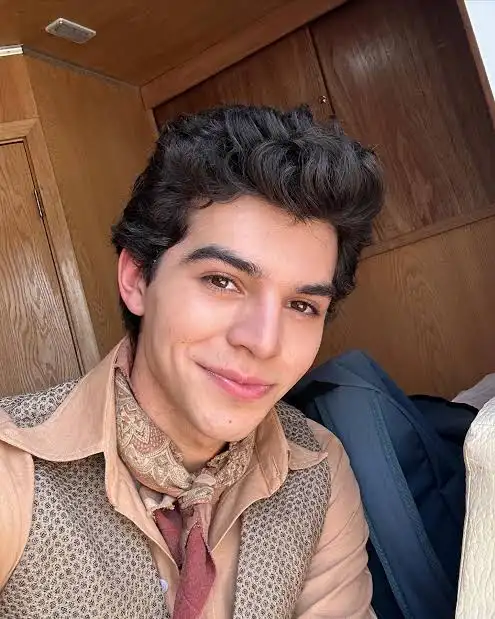 Andrés Vázquez Bio: Net Worth, Age, Height, TV Shows, Sister, Parents, Girlfriend