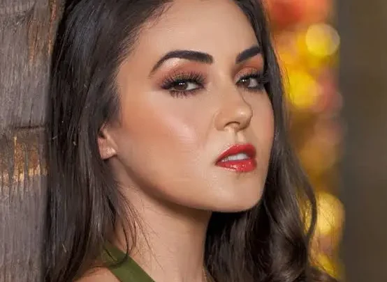 Cheli Madrid Bio: Husband, Age, Net Worth, Daughter, Mother, Height, Songs, Albums