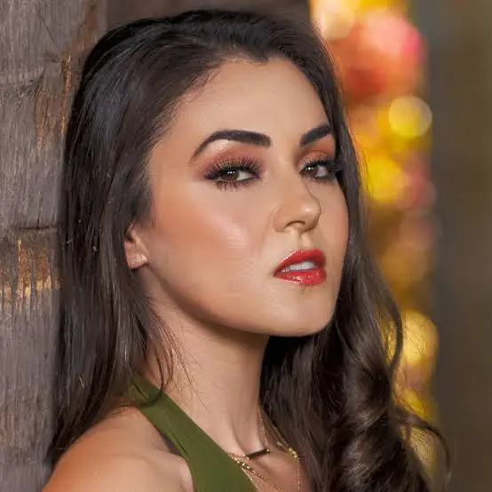 Cheli Madrid Bio: Husband, Age, Net Worth, Daughter, Mother, Height, Songs, Albums