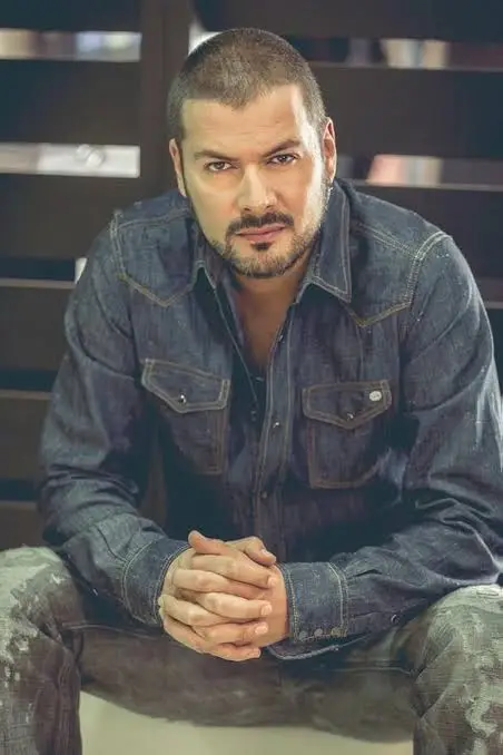 Tommy Vásquez Photo