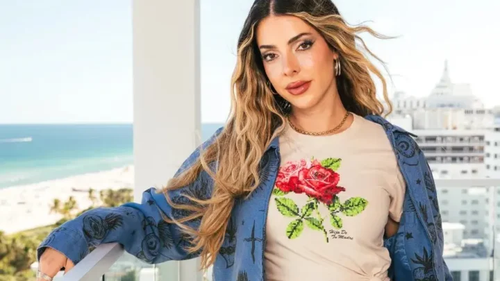 Corina Smith Biography: Height, Parents, Age, Net Worth, Spouse, Kids, Songs, Instagram