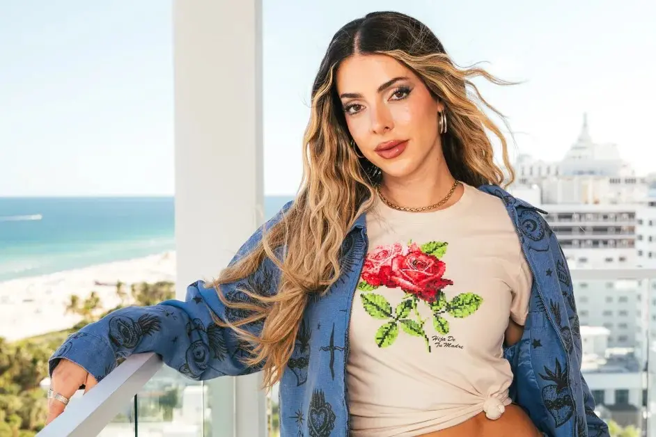 Corina Smith Biography: Height, Parents, Age, Net Worth, Spouse, Kids, Songs, Instagram