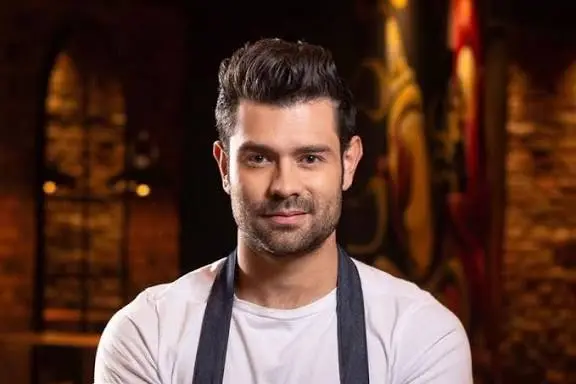 Juan Diego Vanegas Biography: Net Worth, Books, Partner, Son, Height, Age, Movies & TV Shows, Parents, Awards