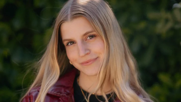 Nona Van Braeckel Biography: Age, Career, Net Worth, Parents, Boyfriend, Ethnicity,