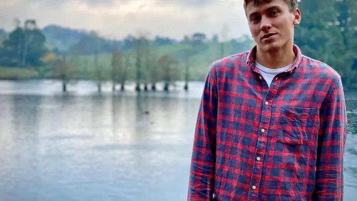 Marcos Giles Biography: Age, Career, Net Worth, Wife, Parents, Ethnicity