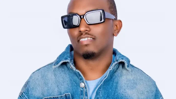 Tom Close Biography: Age, Parents, Songs, Family, Net Worth, Wife, Kids, Nationality