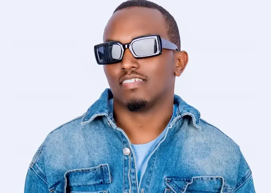 Tom Close Biography: Age, Parents, Songs, Family, Net Worth, Wife, Kids, Nationality