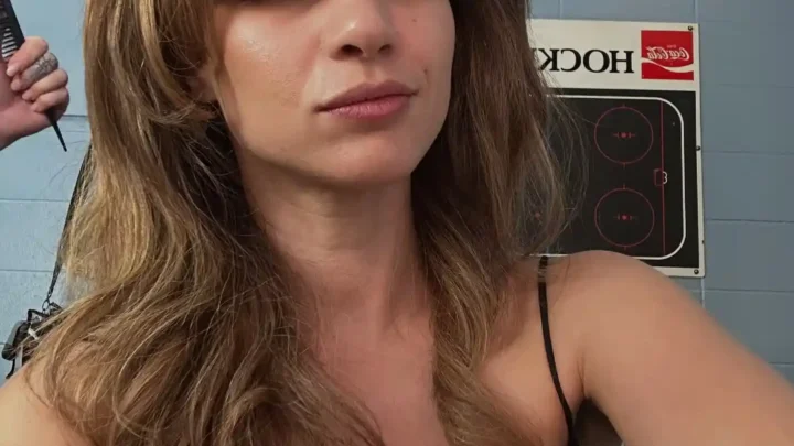 Laure Valée Biography: Boyfriend, YouTube, Height, Parents, Age, Net Worth, Siblings