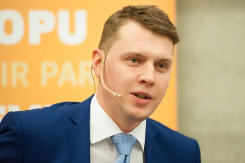 Arnis Krauze Biography: Awards, Tv Shows, Parents, Age, Height, Net Worth, Ethnicity