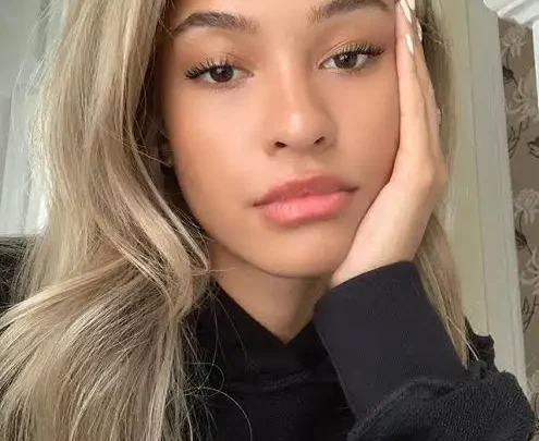 Sian Lilly Biography: Instagram, Net Worth, Age, Height, Parents, Age, Religion, Boyfriend