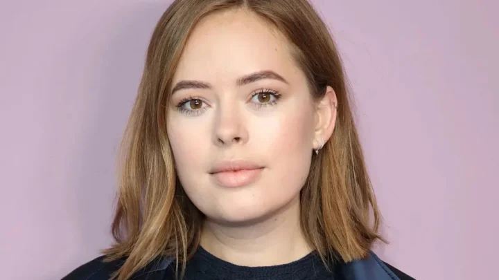 Tanya Burr Biography: Movies, Instagram, Net Worth, Awards, Ethnicity, Net Worth, Age, YouTube