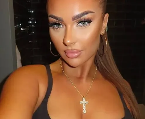 Demi Jones Biography: TikTok, Parents, Boyfriend, Ethnicity, Net Worth, Awards, Height, Age