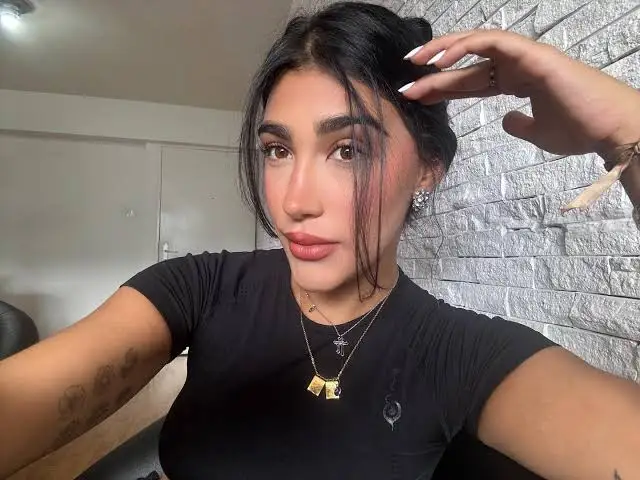 Daniela Barranco Biography: Age, Net Worth, Parents, Siblings, Height, Songs, Husband, YouTube