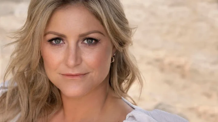 Toni Street Bio: Husband, Ethnicity, Age, Parents, Books, Instagram, Husband, Tv Shows, Children