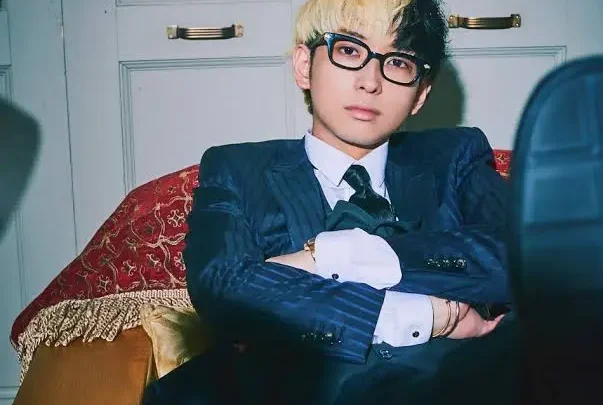 Hikaru (YouTuber) Biography: Girlfriend, Net Worth, Age, Height, Siblings, Instagram, Career, YouTube, Awards, Books