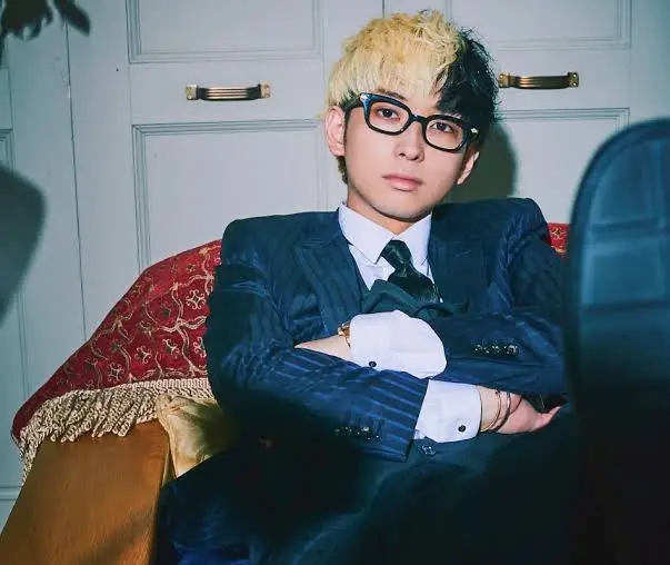 Hikaru (YouTuber) Biography: Girlfriend, Net Worth, Age, Height, Siblings, Instagram, Career, YouTube, Awards, Books