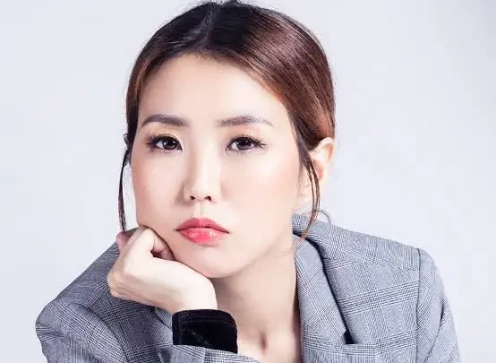 Tay Kewei Biography: Age, Husband, Net Worth, Kids, Parents, Height