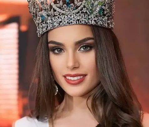 Stephania Stegman Biography: Age, Height, Net Worth, Parents, Husband, Instagram, Movies, TV Shows