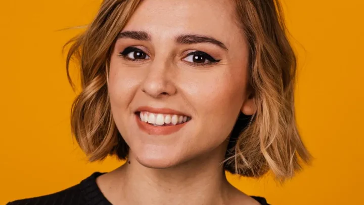 Hannah Witton Biography: Age, Husband, Career, Net Worth, Children, Height, Books, YouTube