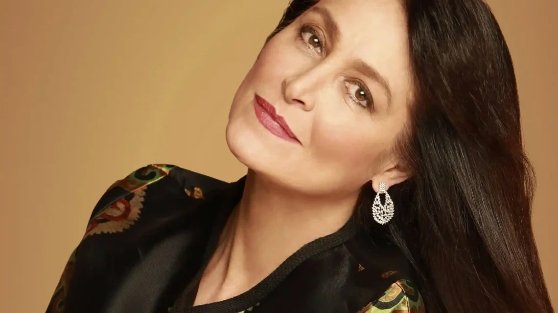Daniela Romo Biography: Age, TV Shows, Siblings, Height, Net Worth, Albums, Husband, Songs, Movies, Nationality