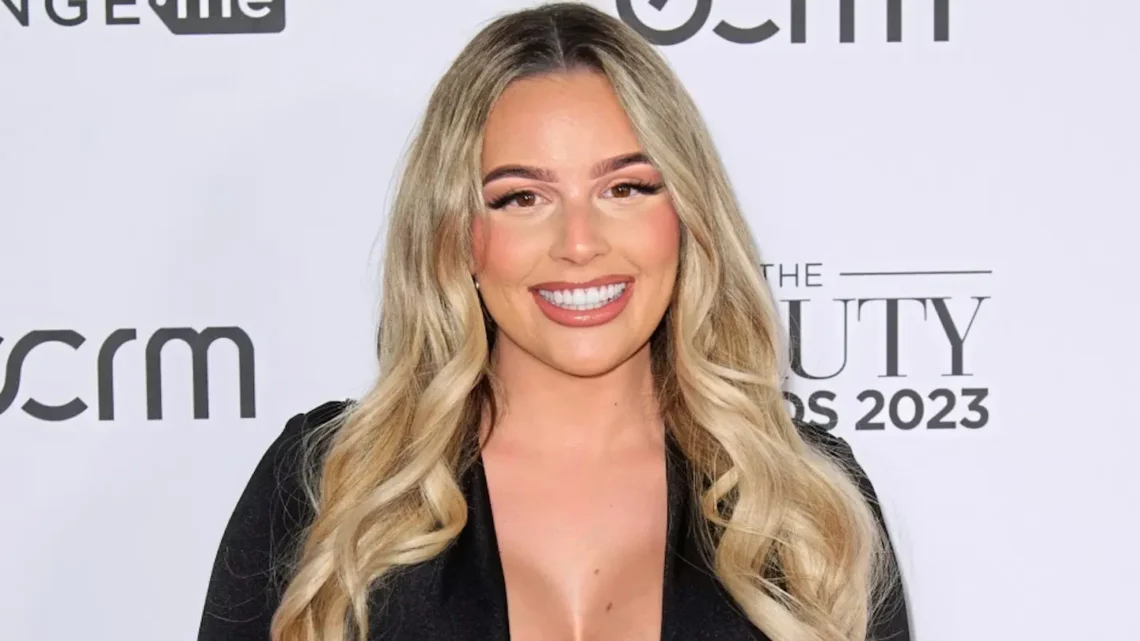 Ella Barnes Biography: Instagram, Net Worth, Age, Boyfriend, Height, Parents