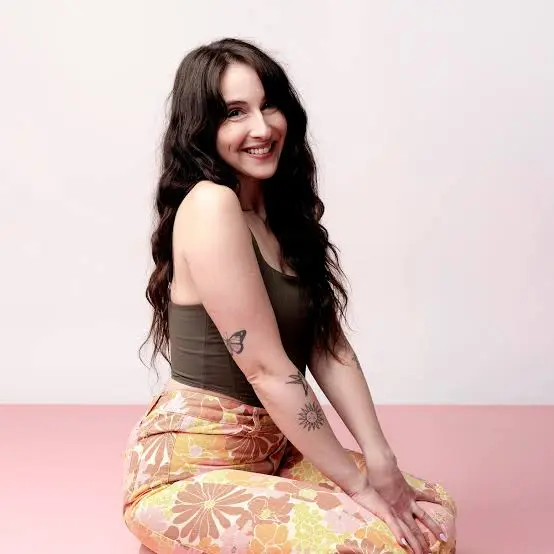 Amelia Samson Biography: Instagram, Net Worth, Age, Parents, Movies, Religion, Podcast