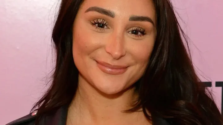 Coco Lodge Biography: Instagram, Graphic Designs, Boyfriend, Net Worth, Real Name, Awards, Height, Ethnicity, Age