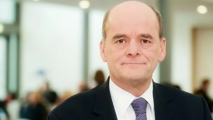 Vaughan Roderick Bio: Age, Net Worth, Height, Parents, Career, BBC, TV Shows, Wife