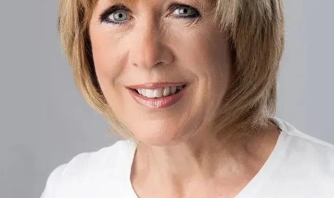 Sara Edwards Bio: Net Worth, Age, Husband, Height, Career, Daughter, Parents, BBC