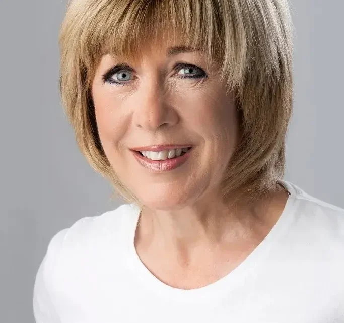 Sara Edwards Bio: Net Worth, Age, Husband, Height, Career, Daughter, Parents, BBC