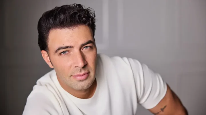 Jencarlos Canela Biography: Wife, Age, Siblings, Parents, Height, Net Worth, Songs, Movies, Instagram, Ethnicity